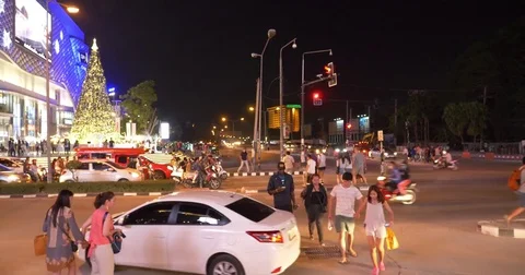 Big christmas tree in front of Maya mall Video stock 83091747