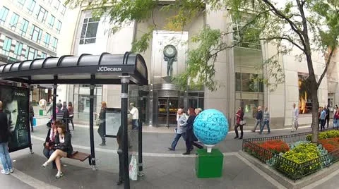 Big City Bus Stop - Crowds Stock-Footage 12396289