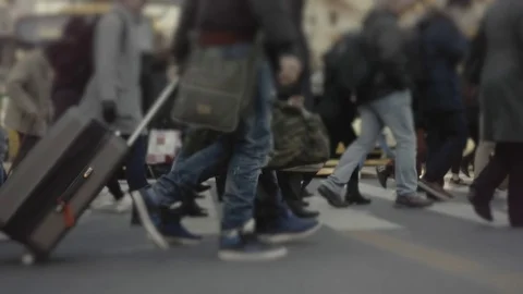 Big city crowd, anonymous people cross busy street slow motion 100p Stock Footage