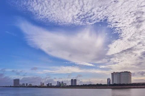 Big cloud formation over the Mekong river in Phnom Penh, Cambodia Stock Photos