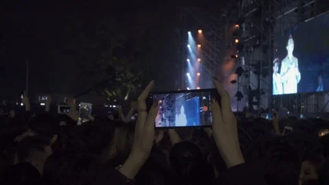 Big Crowd Through Iphone Stock Footage 127815207