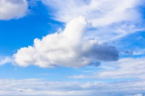 Big cumulus cloud in blue cloudy sky in summer Фото