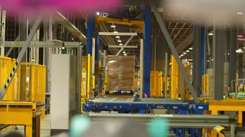 Big Engine packs a Package with a Rotation Movement inside a Warehouse/Factory  Видео 131956067