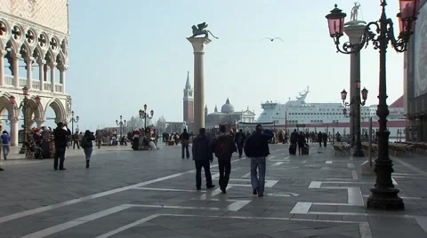 Big Ferry passing St.Mark's Square, Venice.mp4 Video stock 61342875