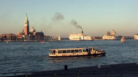 Big Ferry passing in Venice  스톡 동영상 61342842