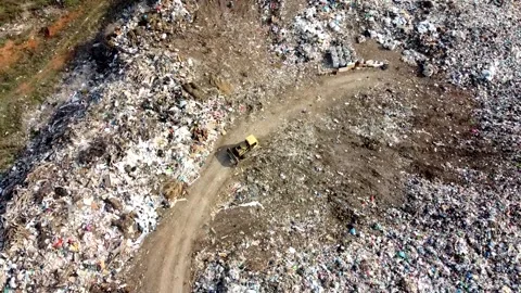 Big garbage heap 2 스톡 동영상 155801269