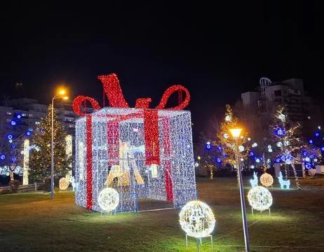 Big gift box made of lights and other Christmas lights in Baia Mare city, R.. Fotos Stock