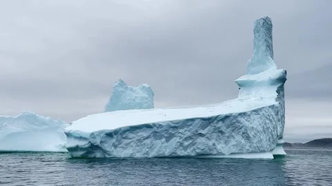 Big icebergs floating on Atlantic Ocean drifting from Greenland to Newfoundland 動画素材 343008602