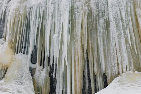 Big Icicles hanging down, dangerous view. Foto stock