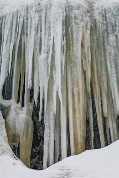 Big Icicles hanging down, dangerous view. Foto stock
