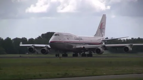 Big jumbojet turning and taking off Stock Footage 7732900