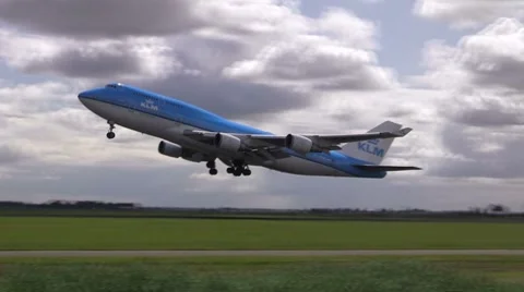 Big KLM plane, boeing 747 taking off Stock Footage 7732942