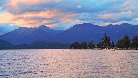 Big lake in Te Anau at sunset, New Zealand at sunset 스톡 동영상 78739953