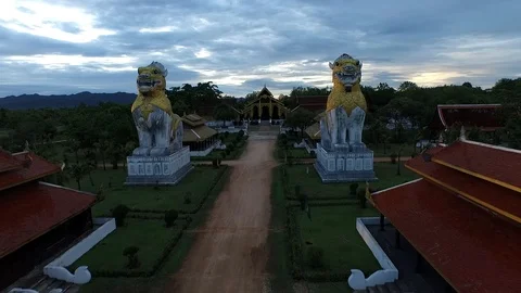 Big lion statue Видео 91277645