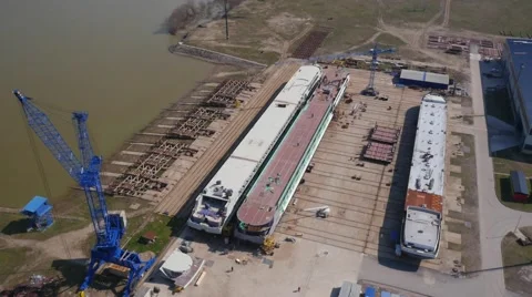 Big modern shipyard Stockbeeldmateriaal 60243165