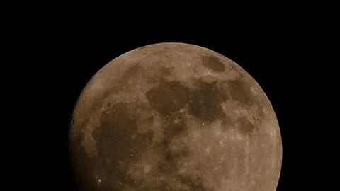 Big Moon shines through clouds, beautiful close up big moon on black midnight 스톡 동영상 81965736