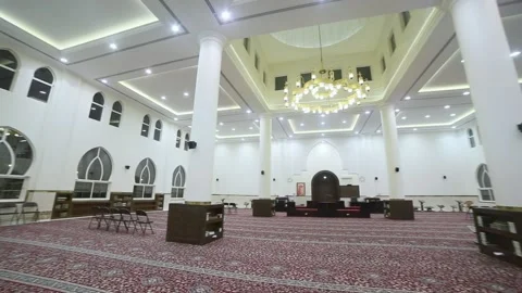 Big mosque in Riyadh Saudi Arabia indoor at night movement shot, lift to Stock Footage 149452815