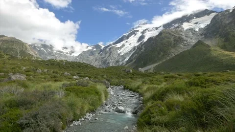Big Mount Sefton with Beautiful River in New Zealand camera panning Vídeo Stock 136106572