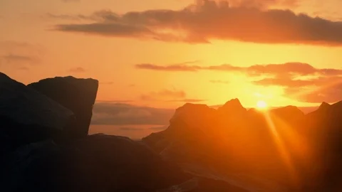 Big ocean waves hitting across huge stones during the sunset. California beach. Видео 106847906
