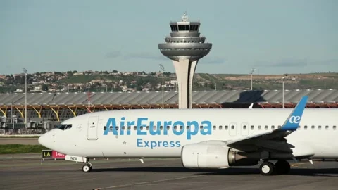 Big passenger Boeing 737-8K5 aircraft of AirEuropa Express airlines Vidéo 337069423