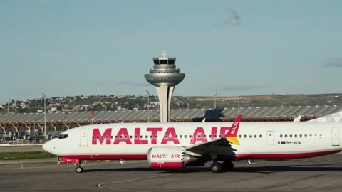 Big passenger Boeing 737 MAX 8-200 aircraft of Malta Air airlines 库存影片 337069411