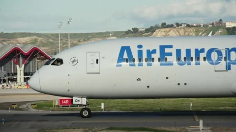 Big passenger Boeing 787-900 dreamliner aircraft Видео 343131698