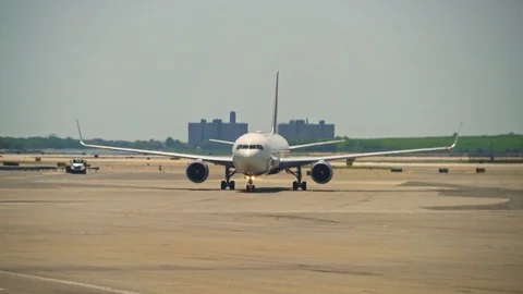 Big passenger plain driving towards the gate Stock Footage 91663415