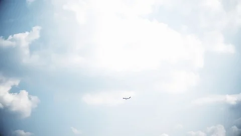 Big passenger plane in the blue sky. Takeoff. A general plan. Aerobatic figures Video stock 124162972