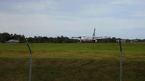 Big plane turns around and takes off in the Caribbean runway, Air New Zealand. Stock Footage 201526809