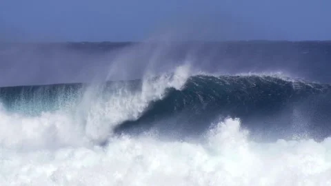Big powerful ocean waves breaking natural sea ocean background curly wave Stock-Footage 336585836