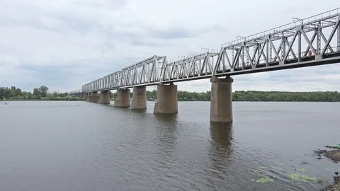 Big Railroad Bridge above the River Dnieper, Kyiv, Ukraine. Vidéo 80370083