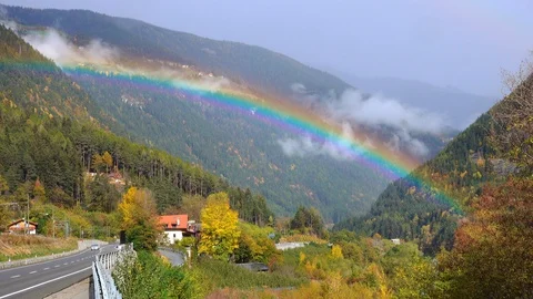 Big rainbow between mountains Stock-Footage 128745883