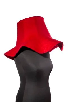 Big red hat made of wool on a mannequin on a white background Foto stock