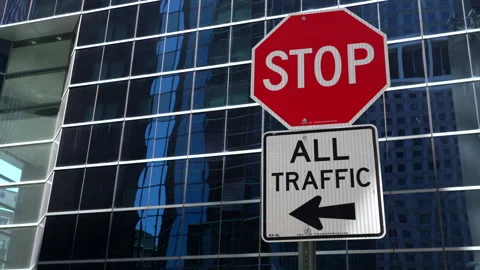 A big red stop sign and all traffic sign with a left arrow. Vídeos de archivo 332482942