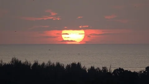 Big Red Sun Setting Over Sea, Timelapse Video stock 106760890