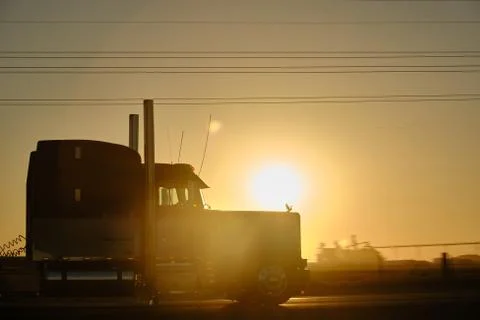 Big Rig At Dawn 1 스톡 사진