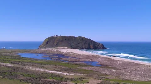 Big rock on the beach Stock-Footage 243408158