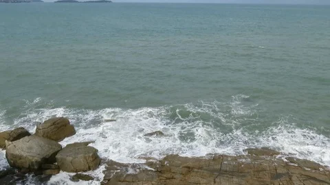 Big rocks, waves and surf on Samui Island, Thailand Stock Footage 114371588
