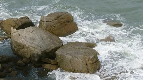 Big rocks, waves and surf on Samui Island, Thailand Stock Footage