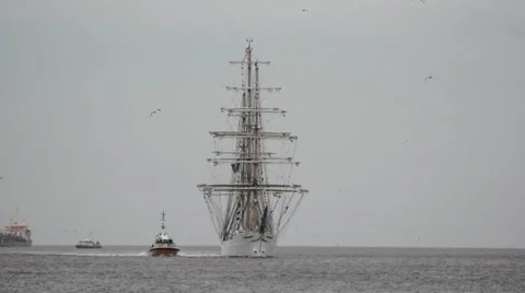 Big sailing ship approaches Stock Footage 30439930