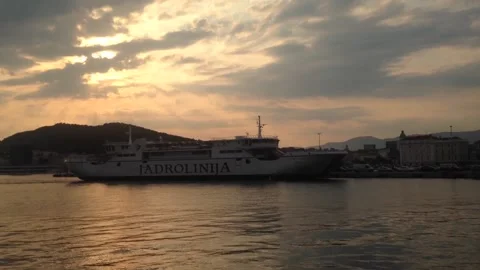 Big ship going in a river Video stock 160044457