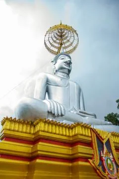 The big silver buddha statue or Luang Phor Ngern statue  at Wat Paknam Boong Foto stock
