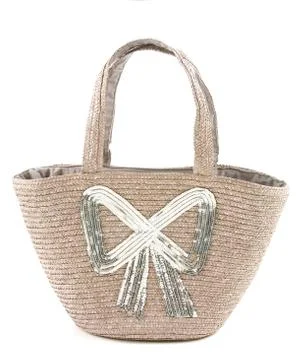 Big silver sequins bow raffia basket tote Foto stock
