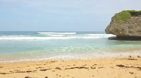 Big stone at the ocean beach Video stock 8948703