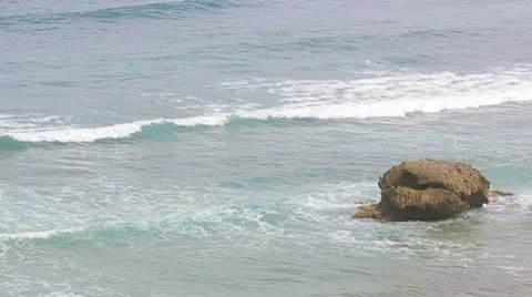 Big stone at the ocean beach Video stock 8949708