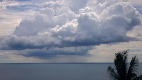 Big storm cloud over sea in the distance. 4k Ultra HD 3840x2160 Vídeos de archivo 70266418
