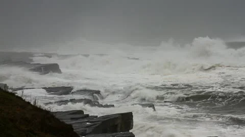 Big storm waves crushing on the cliffs. 스톡 동영상 20434757