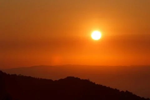 Big sun on the mountain Stockfoto's