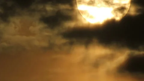 Big sun move down in cloudy sky Video stock 122611464