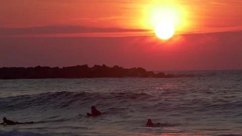 Big sun sunset, red sky in Basque Country Vidéo 152637009